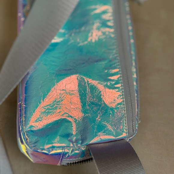 Lululemon iridescent everywhere bag 1 L - NEW - Picture 7 of 10